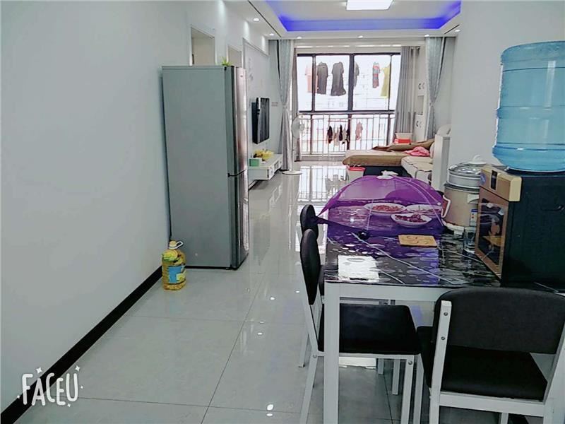 临江雅苑精装修大两房，南北通透，证齐全， 付8万