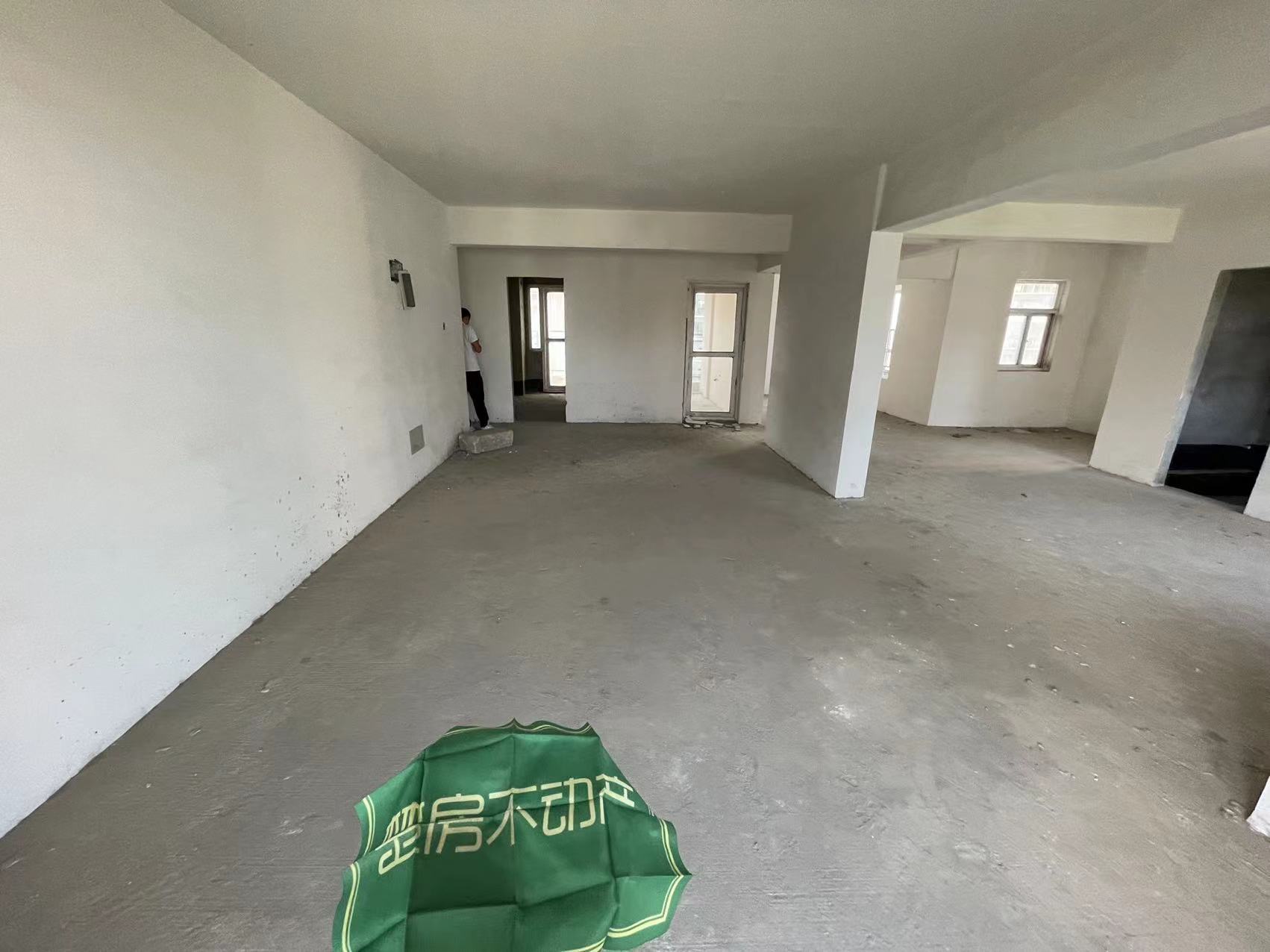 福星城户型通透大阳台毛坯大四房视野好老证