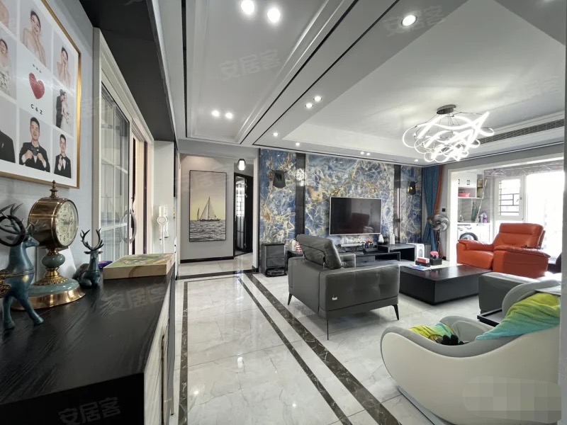 元泰B2区 ，豪妆四房，东边户，99成新，中间好楼层， 全屋中央空调，证满2