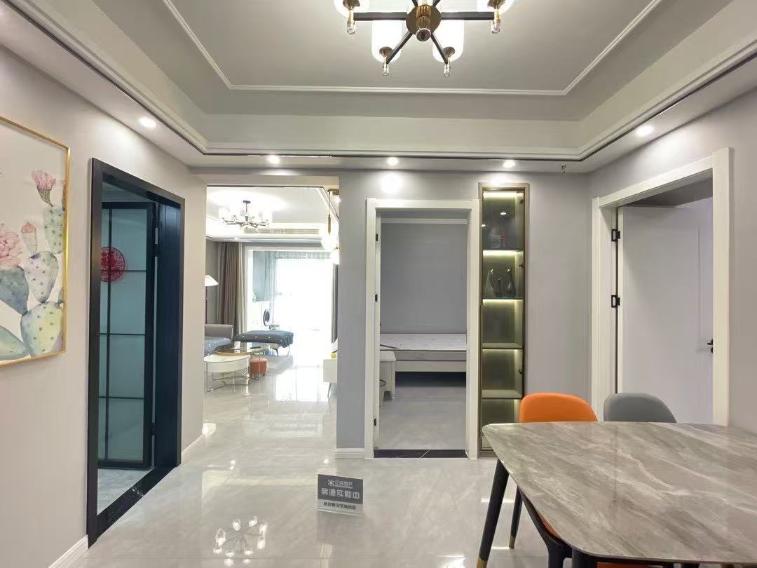 房东亏本出售，满庭春，精装三房，基本未住，一口价45万，证满二