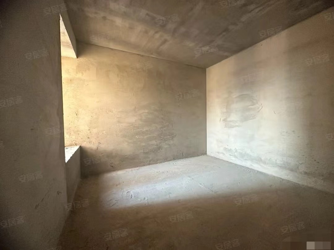 20，房东亏本出，40多万城南电梯房，电梯16层，证件满二，捡漏