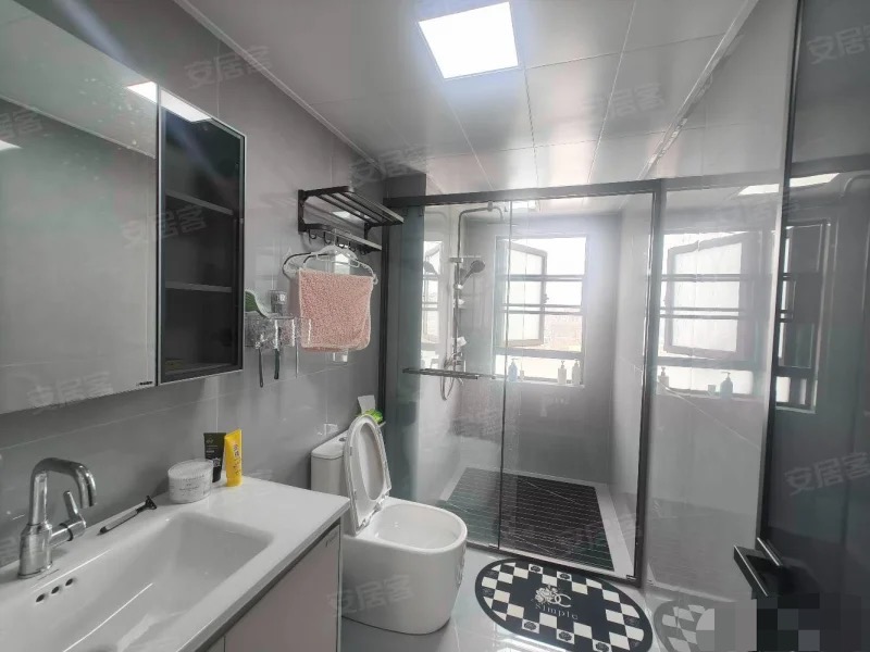 城南，吾悦广场，精装大三房，边户，好楼层23楼，大阳台，诚心出售