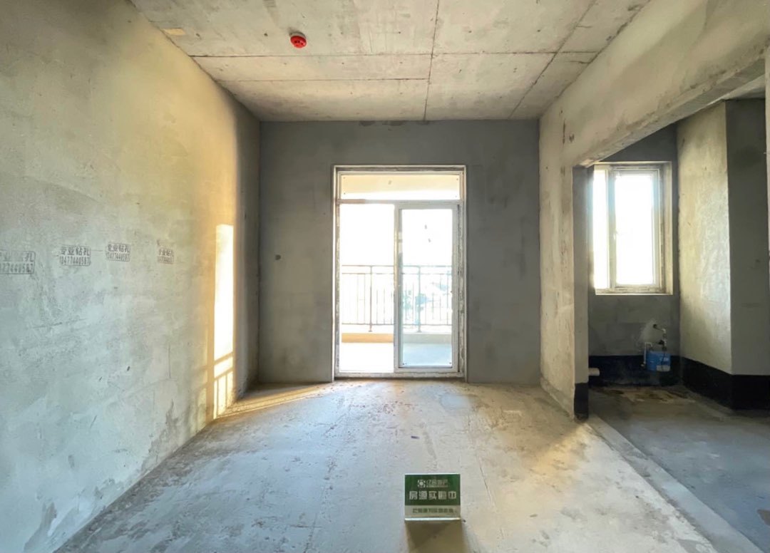 捡漏，南国明珠，单价3800，毛坯4房2厅3阳台，大户型