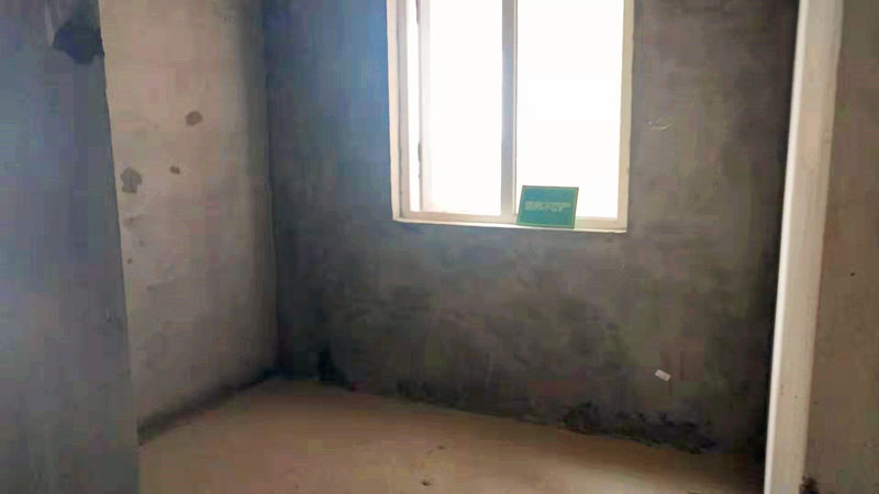 城东绿洲新城电梯中层毛坯五房 看房