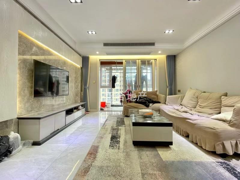 城南 新城一号四期 湖景房，精装大三房 边户，全屋地暖，中央空调， 中间好楼层，成色新 证满二