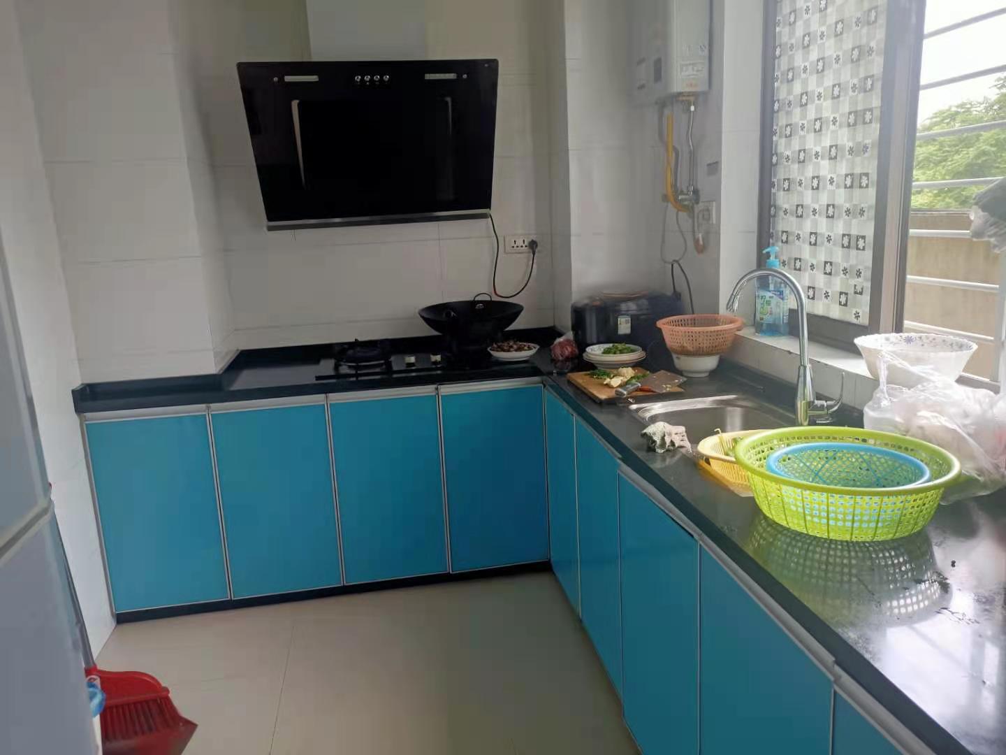 金城花园，大户型，超大阳台