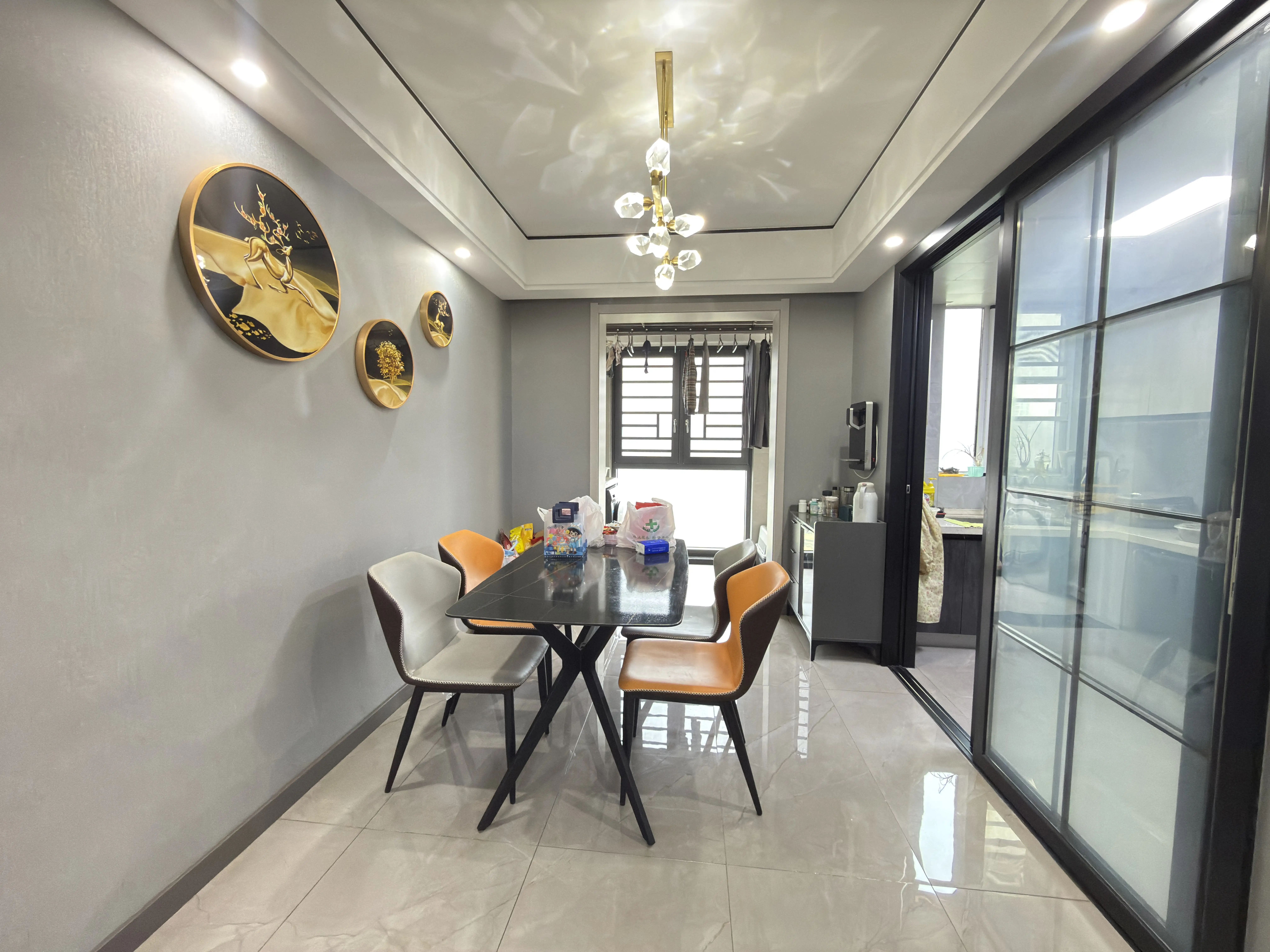 诚心出售，城南，蓝天新城，人车分流，电梯中间楼层，满二，拎包入住