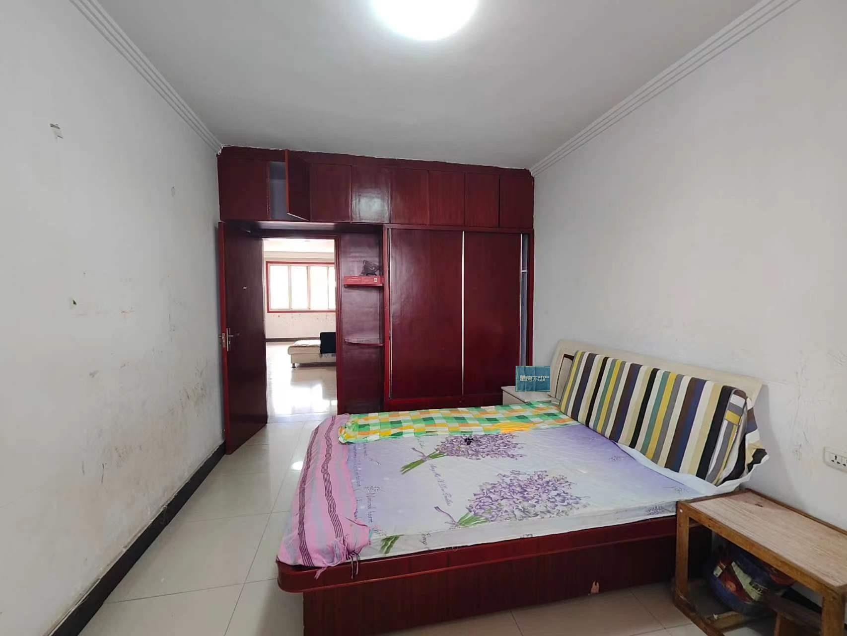 老三中附近的宣教大楼，超短九年房龄，大三房两卫，单价只要2700