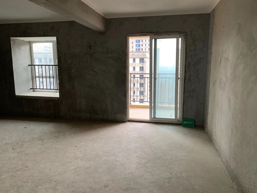 森林国际.毛坯大三房.南北通透双阳台.证件满二.看房方便