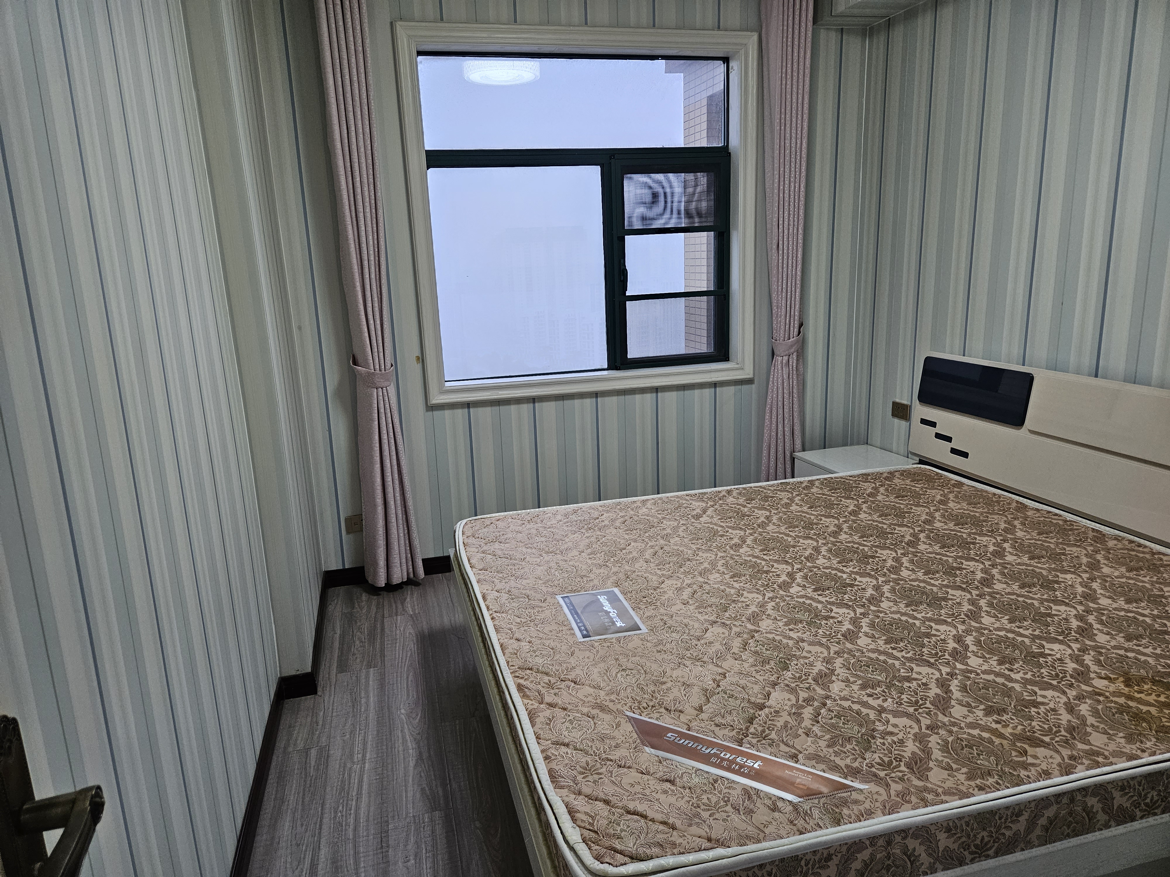 新城一号五期全新装修证件满五税费少业主诚心出售价钱好说