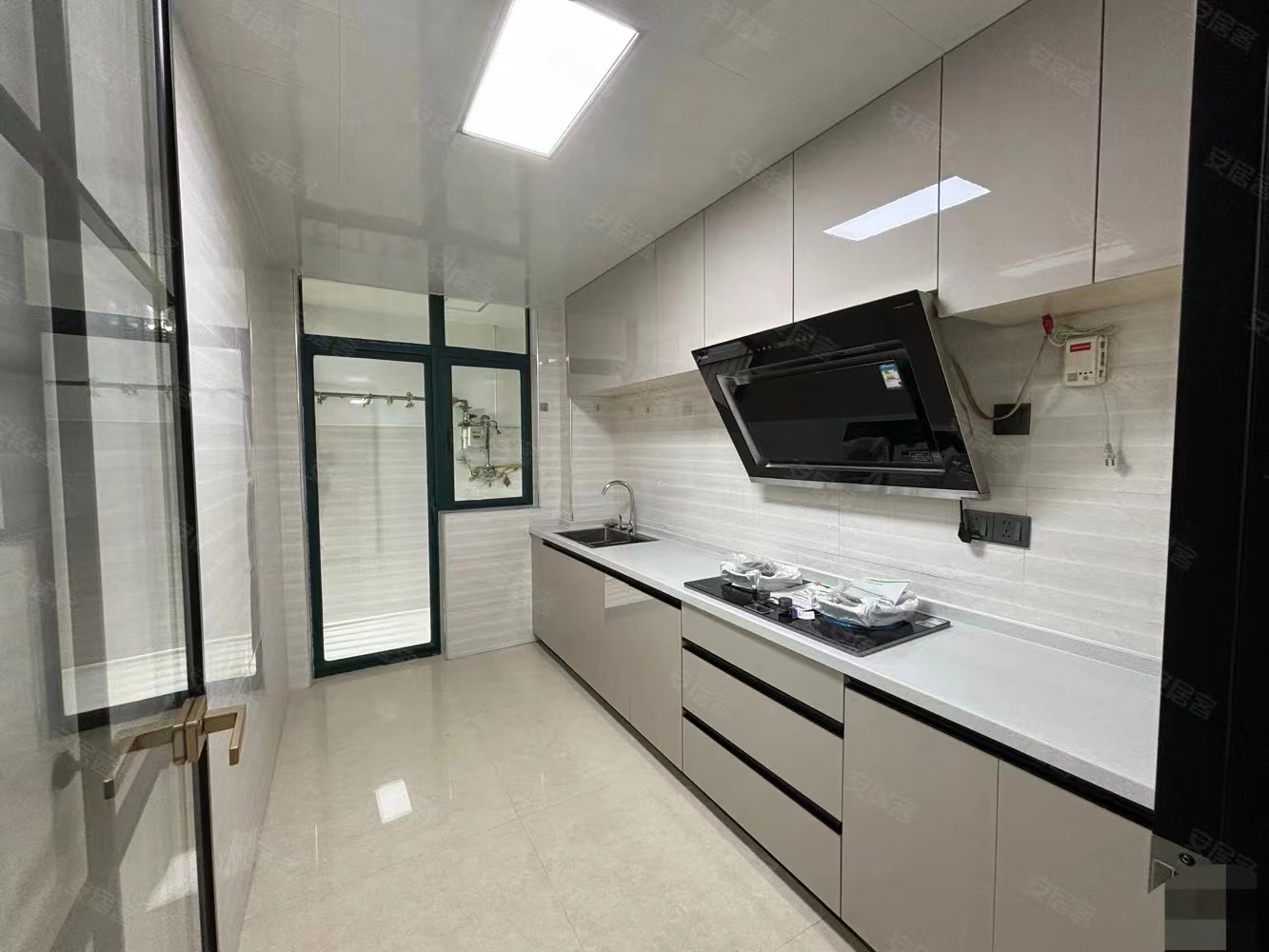 58，降价了，捡漏，新城壹号洋房，精装3房，证满二，品牌装修，户型采光好