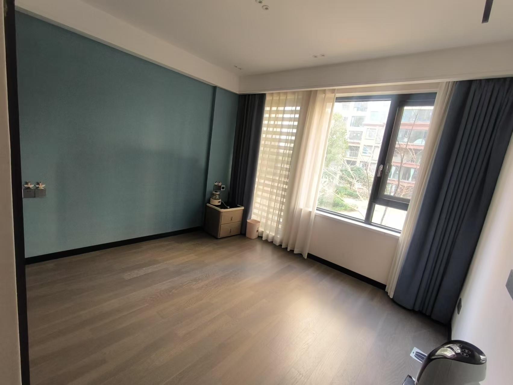 领秀城6室3厅大平层全新精装修，211平米难得的大平层洋房诚意出售！