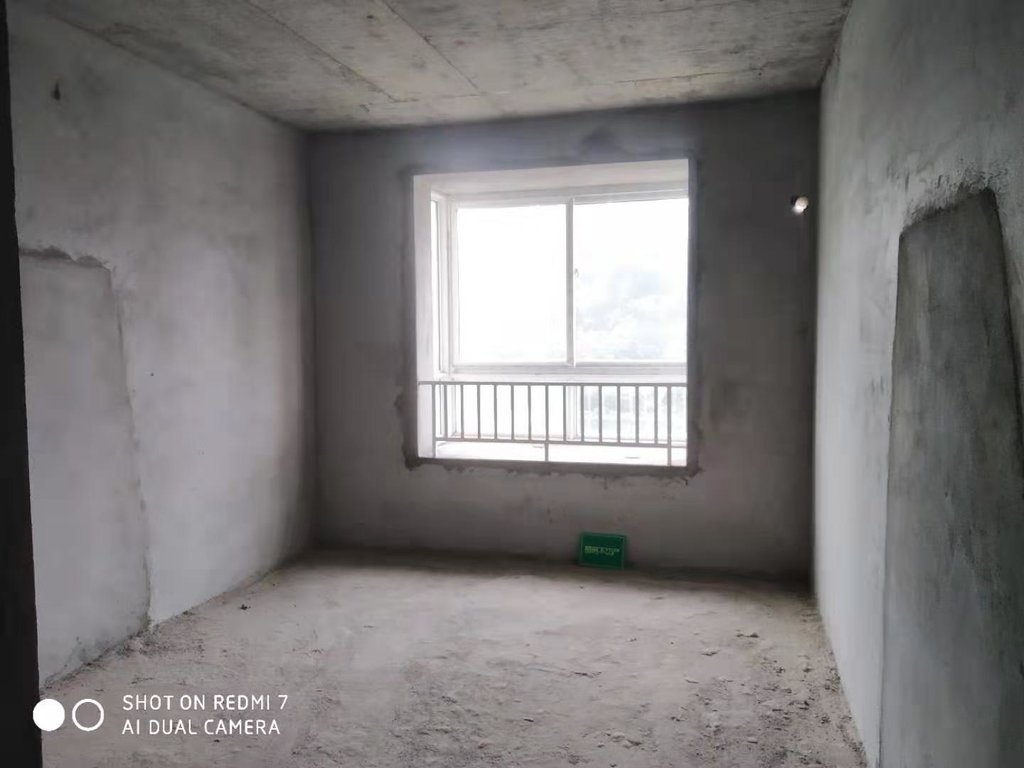 滨江新城毛坯大三房南北通透好楼层看房方便诚心卖