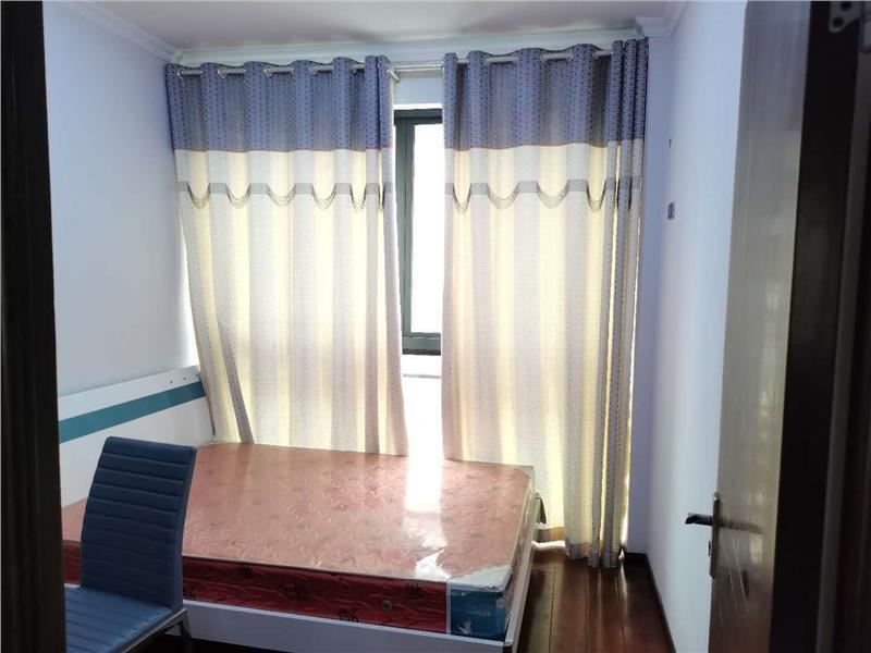 品质小区中央华府，精装三房，城西出售！95平，63万看房方便