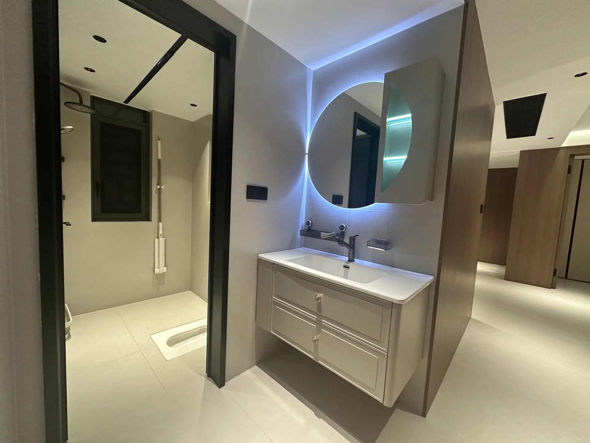 城南，蓝天花园，洋房一梯一户小高层，精装三房，16楼，全屋品牌定制