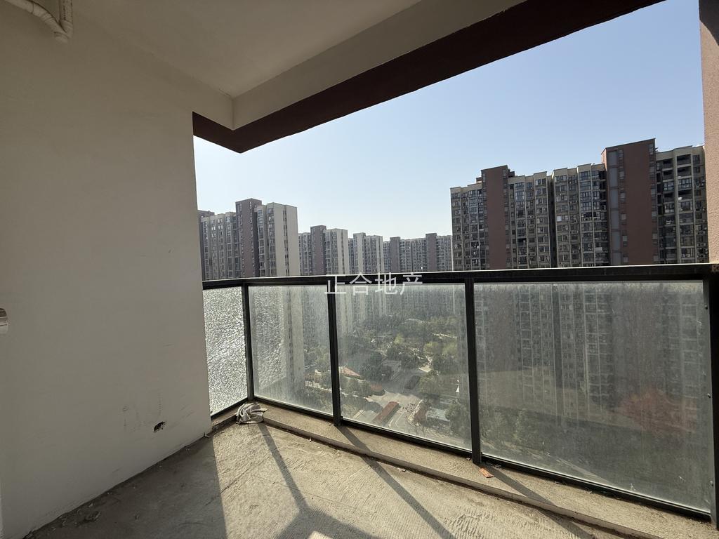 338，城南，蓝天白云，次新小区，毛坯3房2厅2卫，单价5700+， 证满二，捡漏