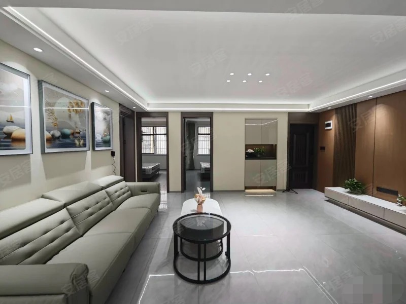 降价了，沔阳xiao学老二中，步梯2楼，全新装修大三房，单价3千多，证满五，旁边就是步行街和武商