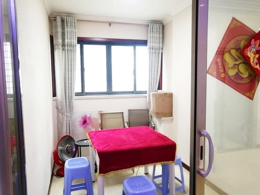 和合国际精装三房，装修的房子只卖毛坯的价钱，电梯中间楼层证满两年看房方便