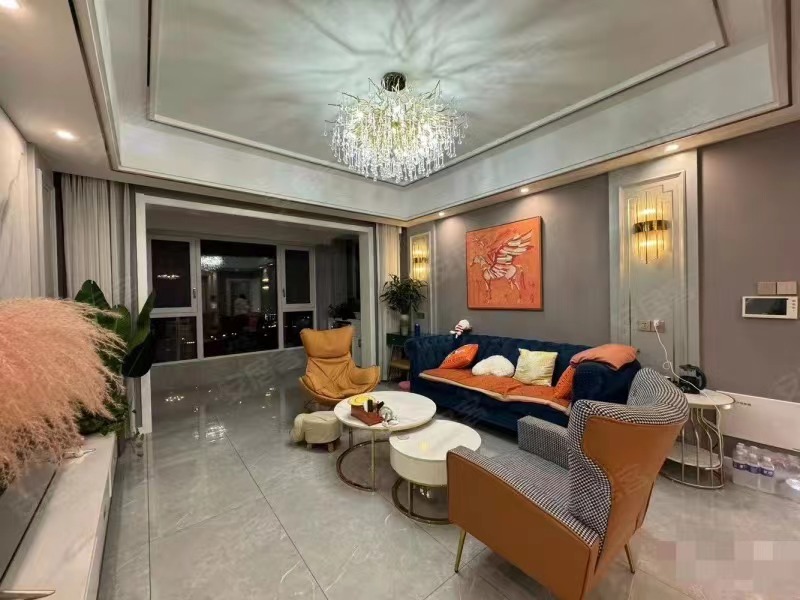 298，城南，品质小区，御台公馆，边户精装两房+阳光房，东边户，成色新，南北通透，几乎未住