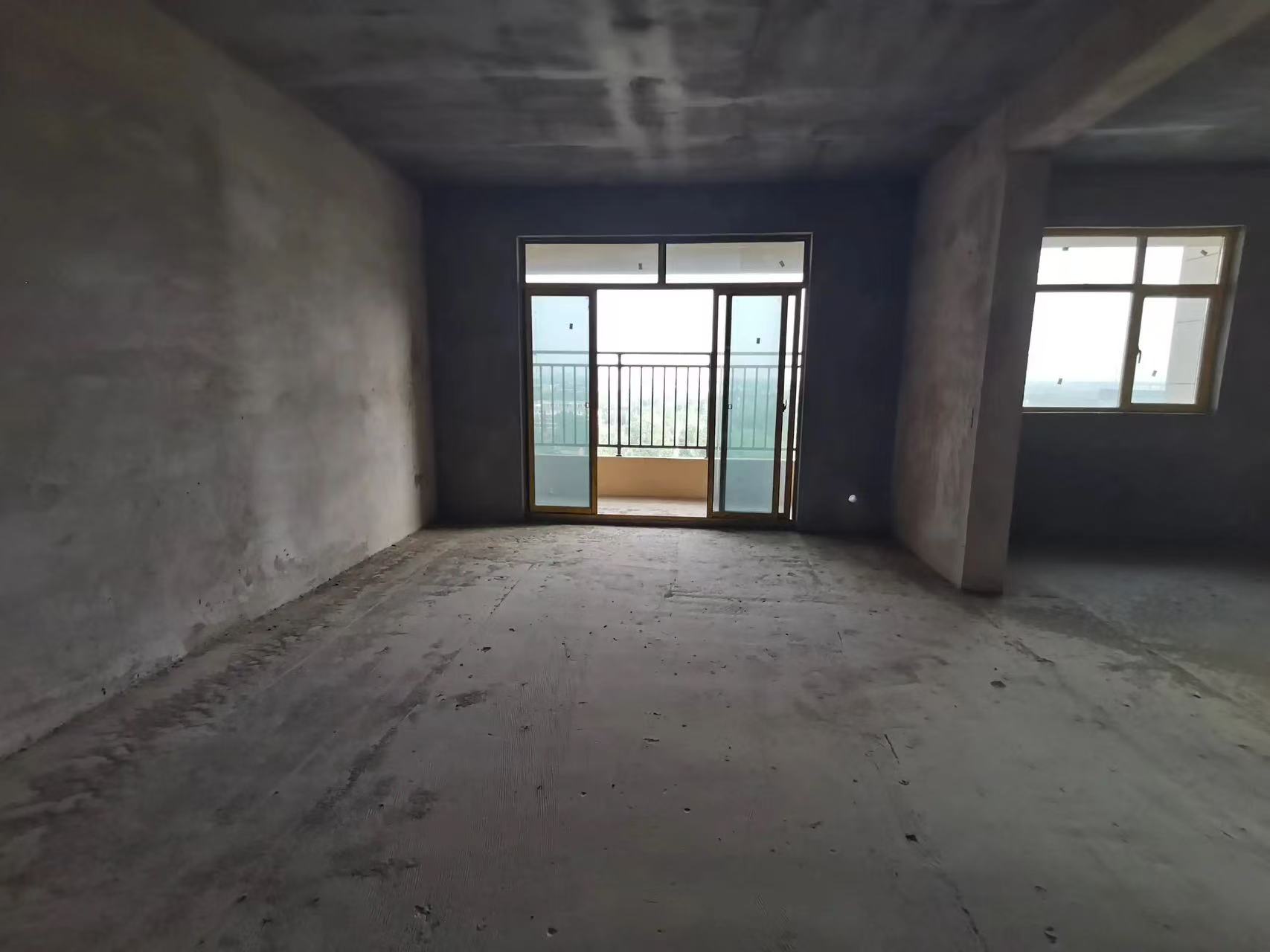 城南，沔阳清华园，毛坯三房两卫，小高层15楼，看中可谈