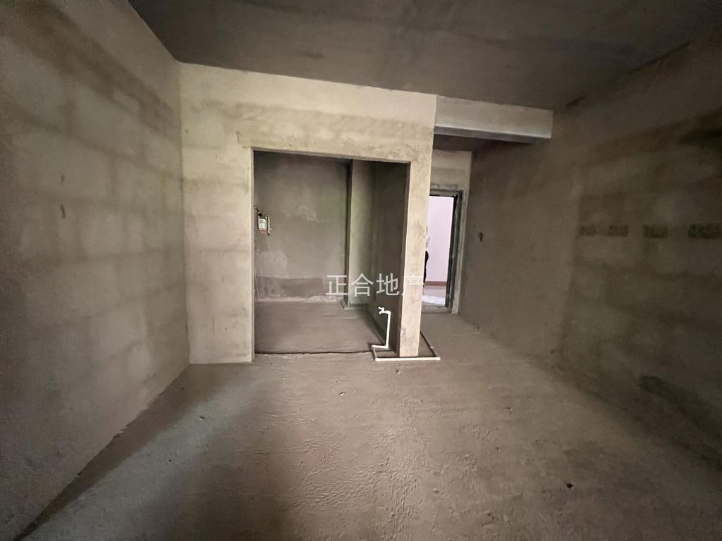 吾悦旁，捡漏，荣怀D区，单价4000，双阳台、三开间朝南，拼手速