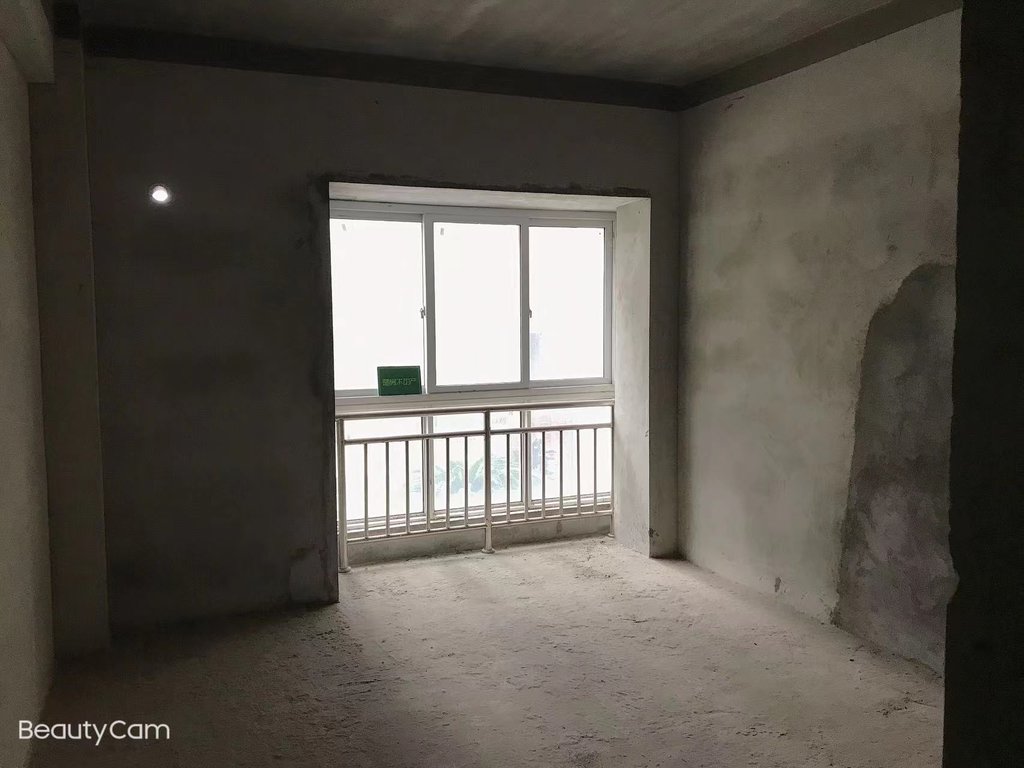 香岸华府毛坯三房采光可以视野不错看房方便证在手满二