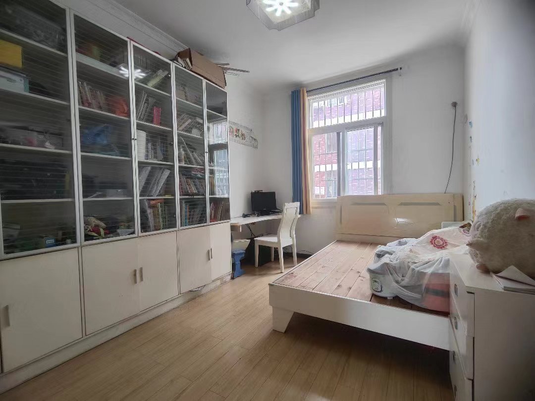 世北春花园.精装三房.证件满二.小区有出场好停车.看房方便