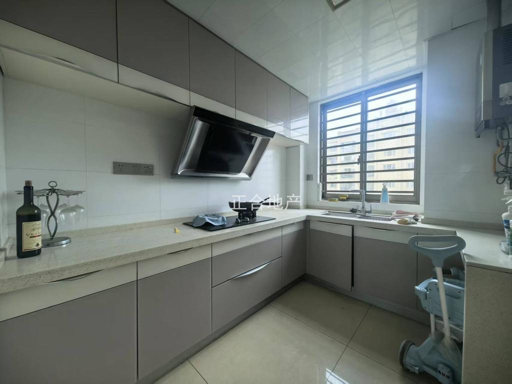 锦绣江山，边户，电梯好楼层，精装三房，单价5200+，看中谈，满二.