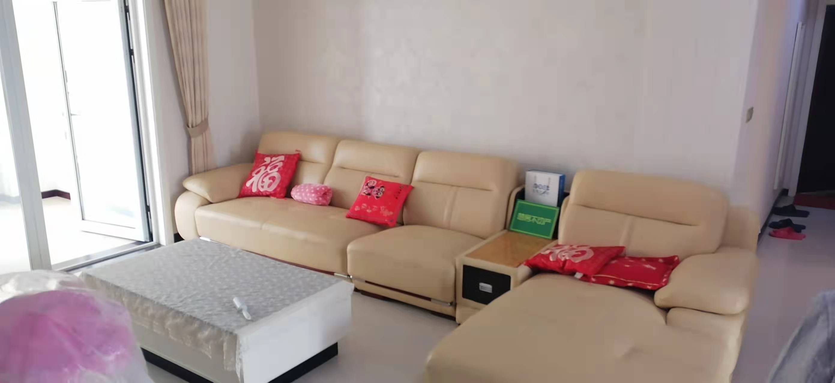 满庭春精装供暖大三房户型方正南北通透，保养的非常好诚心出售满五