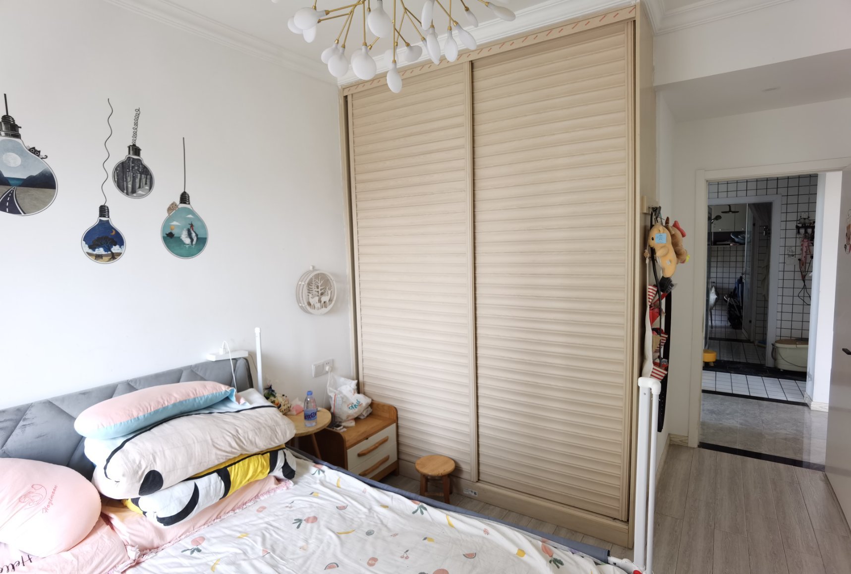 森林国际城景观楼层精装小三房 附近环境好，房东诚心出售