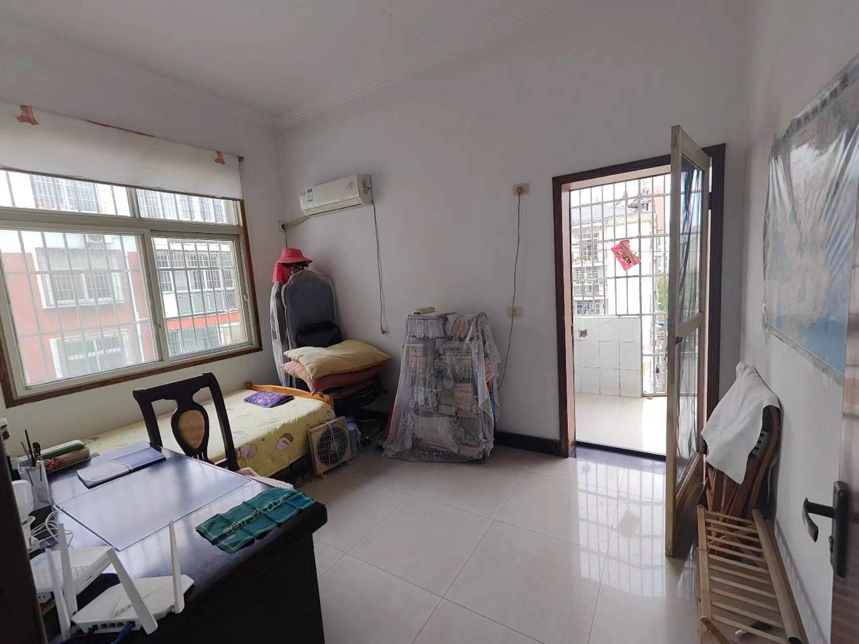 捡漏捡漏丹嫁2580德美花园西桥旁，有院子停车有安保设施户型方正双阳台三面采光