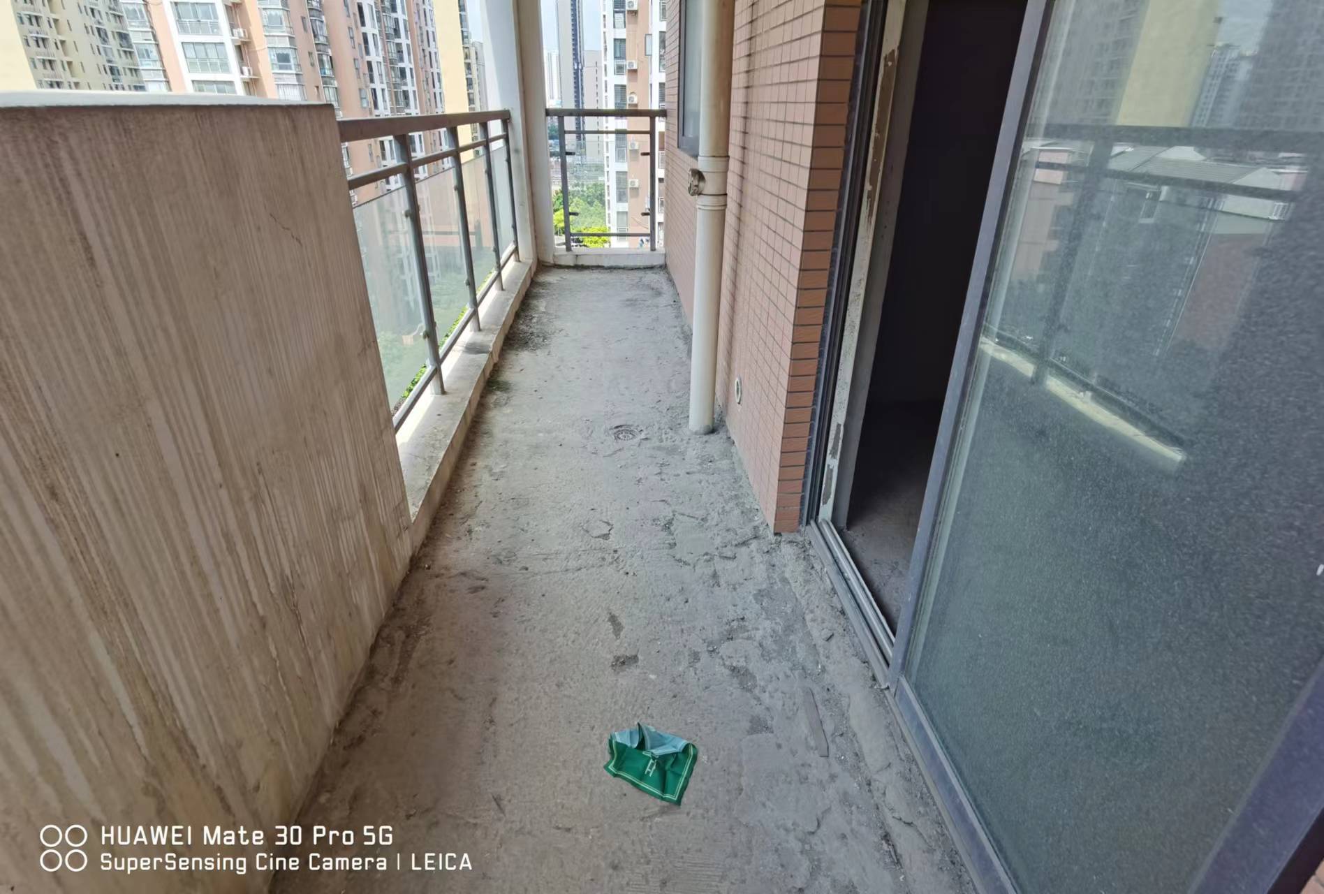 紫金城毛坯两房看房方便中间楼层户型方正生活配套齐全