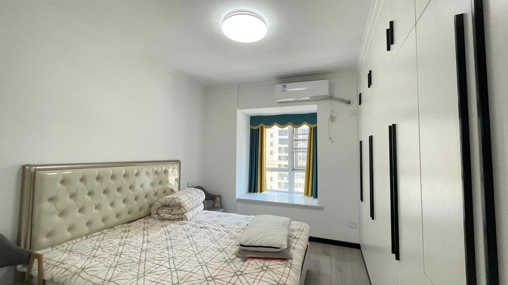 森林国际.全新装修精装三房两卫.证件满二.看房方便