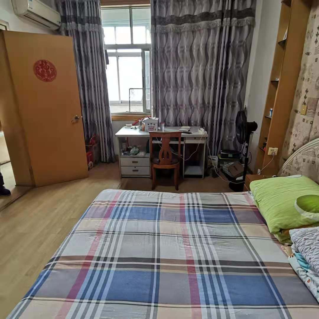 车站旁边财政局宿舍小区好停车非常方便！