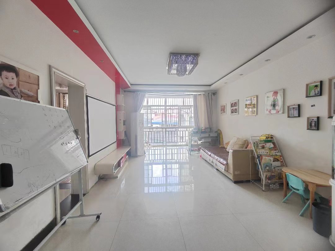 世北春花园.精装三房.证件满二.小区有出场好停车.看房方便