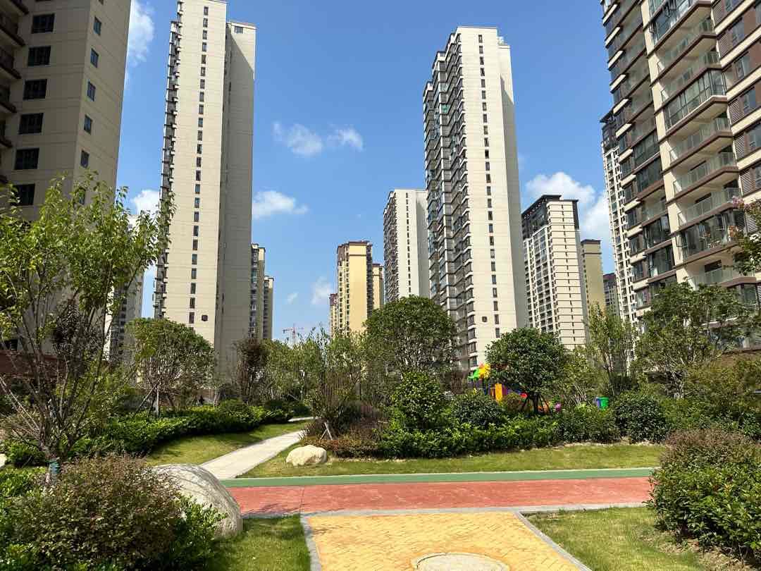 捡漏。蓝天白云，1楼西边户，可以一手网签工抵房，可贷款