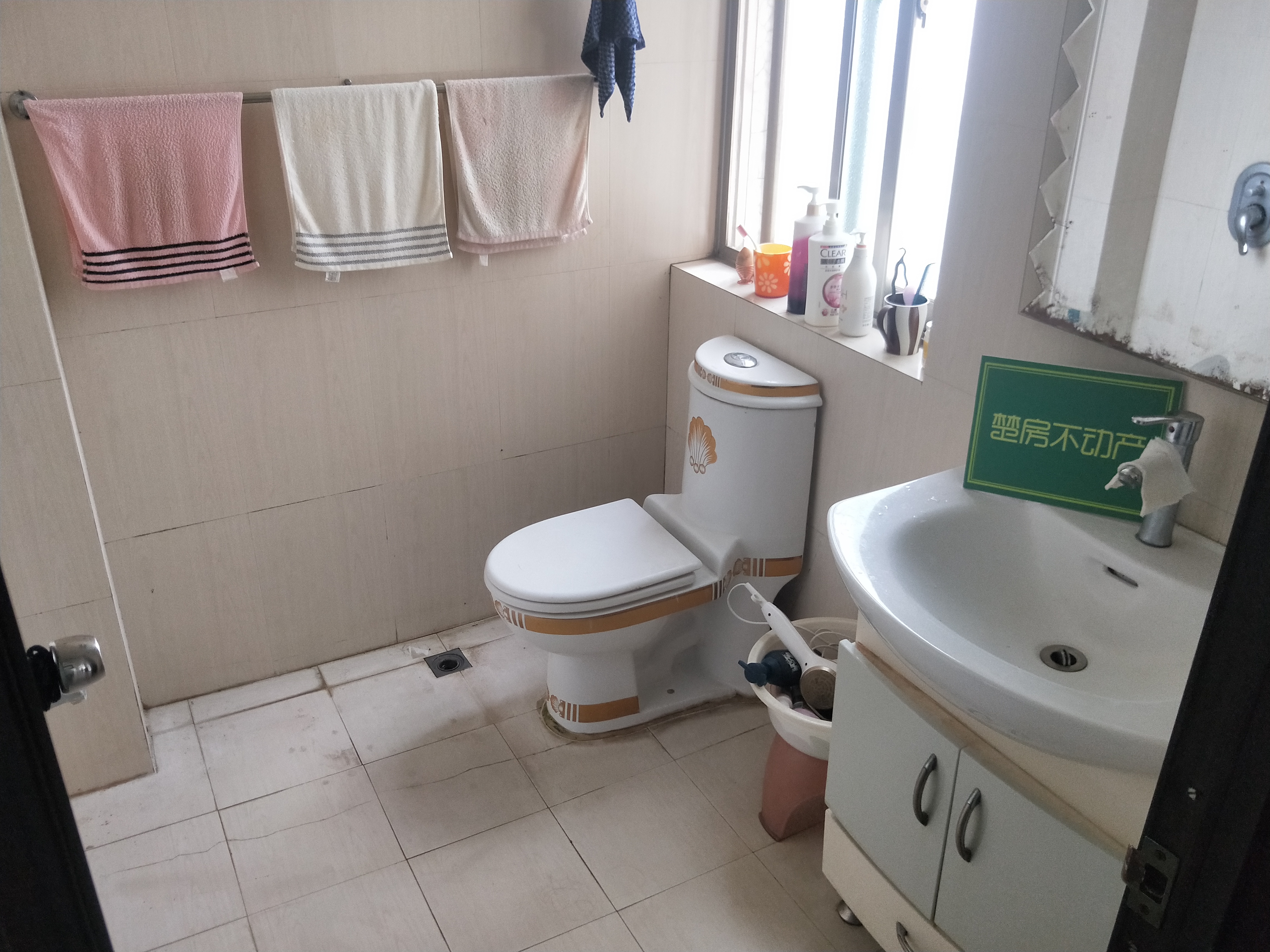 梧桐苑旁大四房四房朝南步梯好楼层保养很好风格简约可直接拎包入住