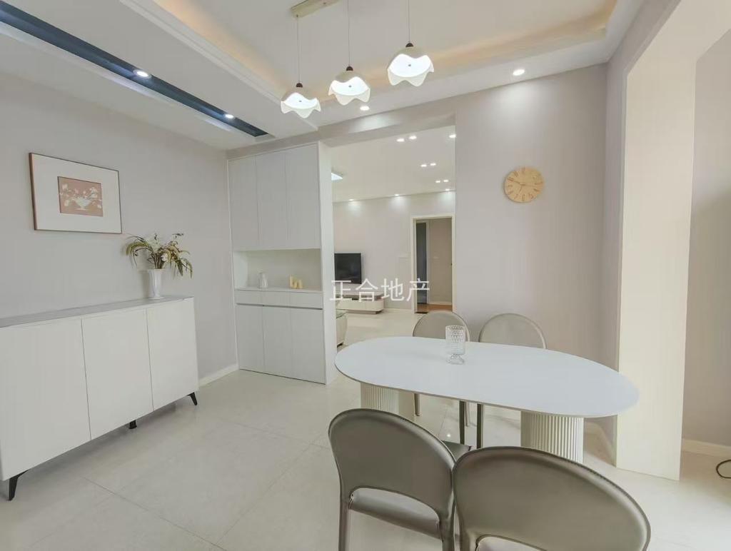 一中对面，翰林公馆，凤凰层边户，精装三室两厅两卫，证满两年，单价5090