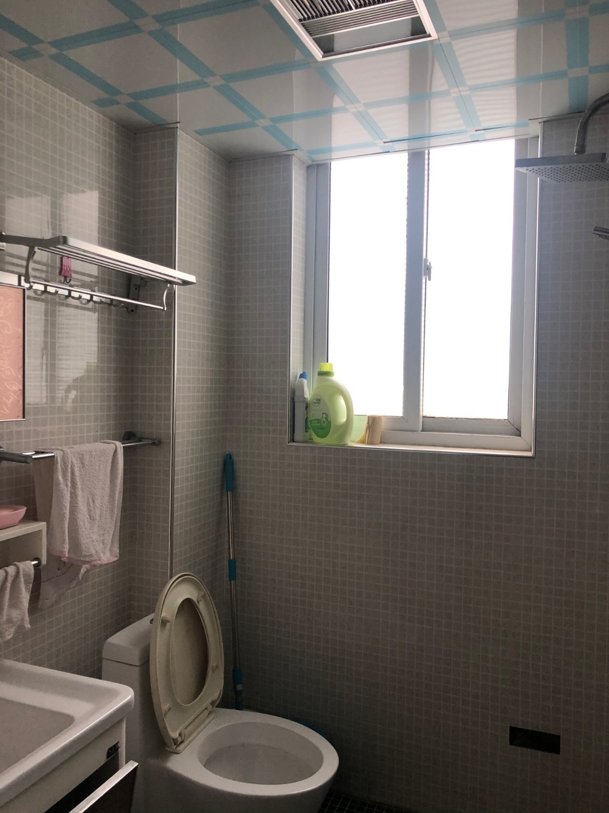 小区环境优美，房子装修的没怎么住人，就读仙桃 ，可 看房