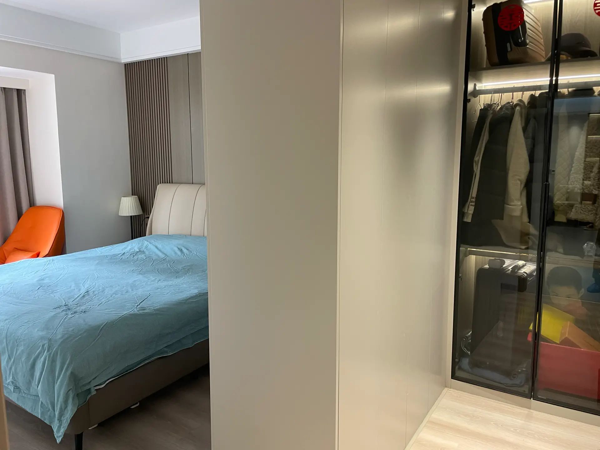 急售，城南，蓝天白云，全新精装三房两卫，证满二，