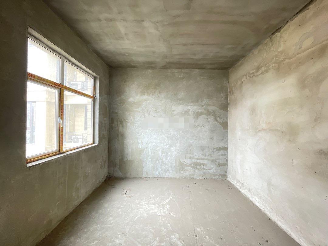 业主急卖，领秀城单价5900，三面采光，好楼层，送入户花园，户型好的很