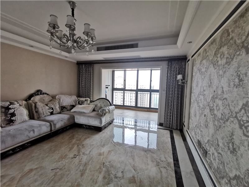 满庭春全屋订制精装修，湖景大四房只卖毛坯价，户型方正采光 