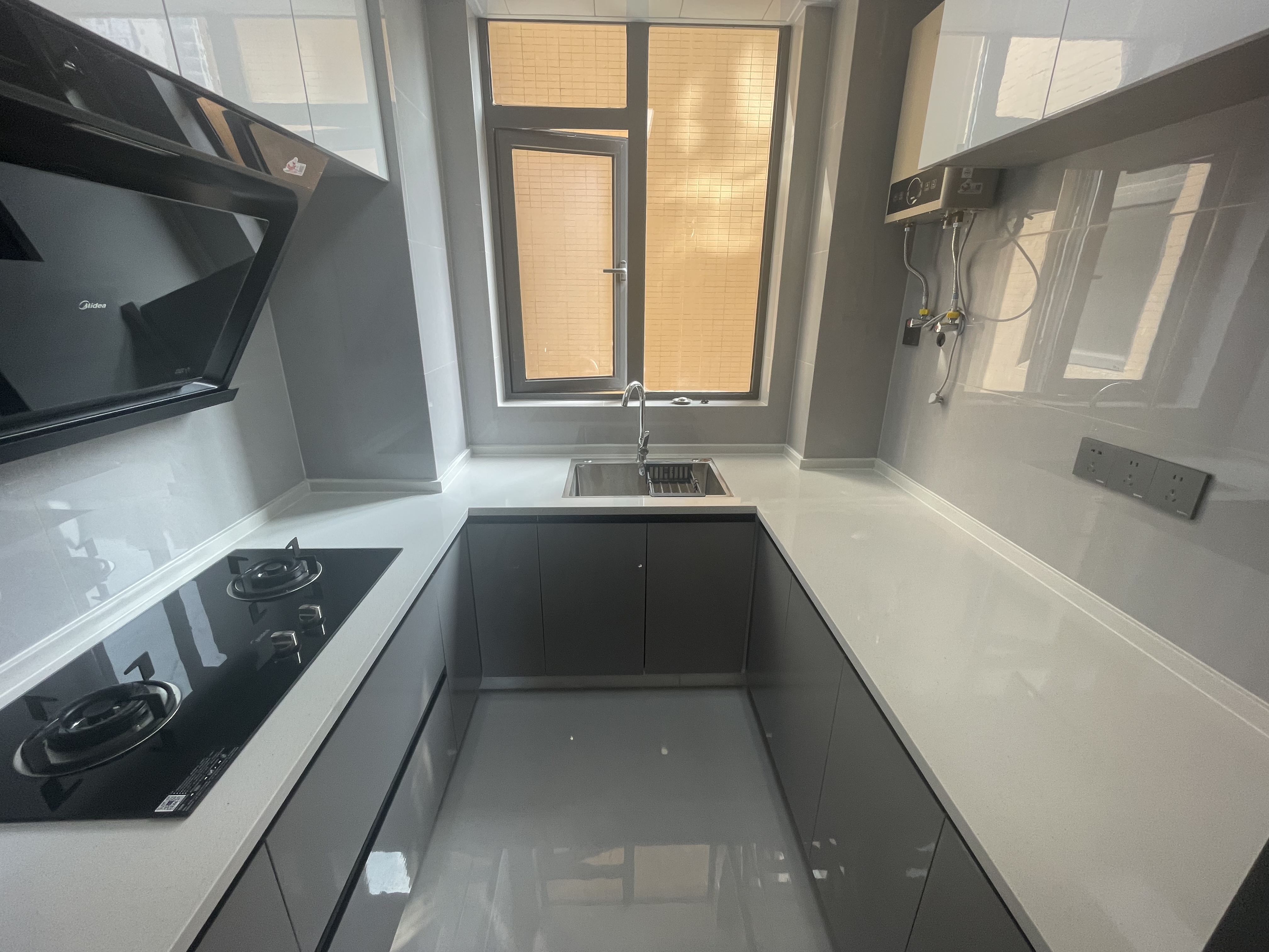 紫润尚城三房两卫全新装修大阳台采光好满二