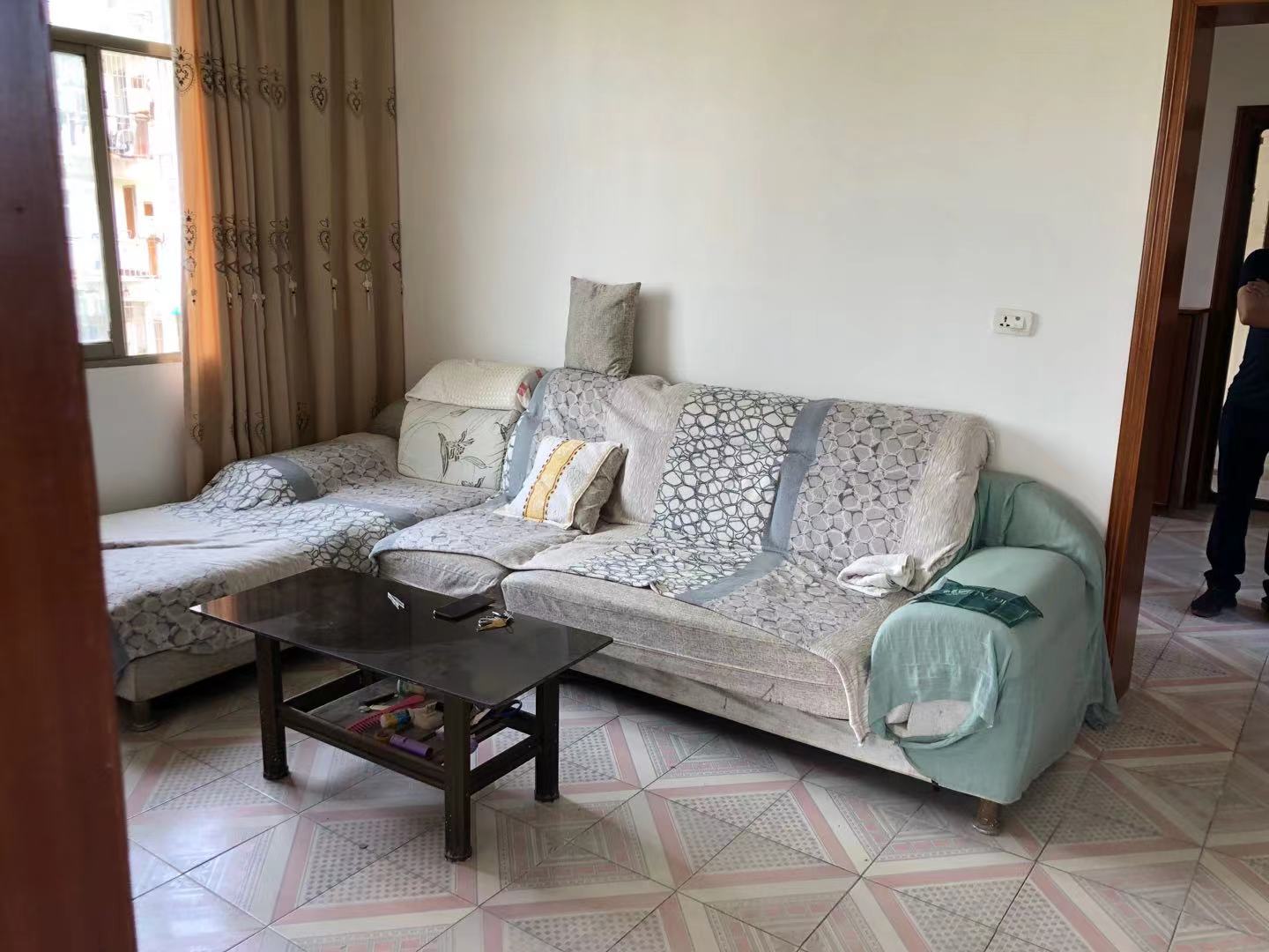 毅德园旁边的农行宿舍中装三房带车库位置好生活方便