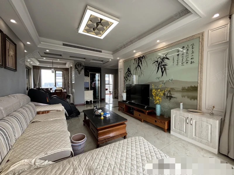 房东急售，城南，吾悦旁，精装大四房，单价4700，满二可拎包入住