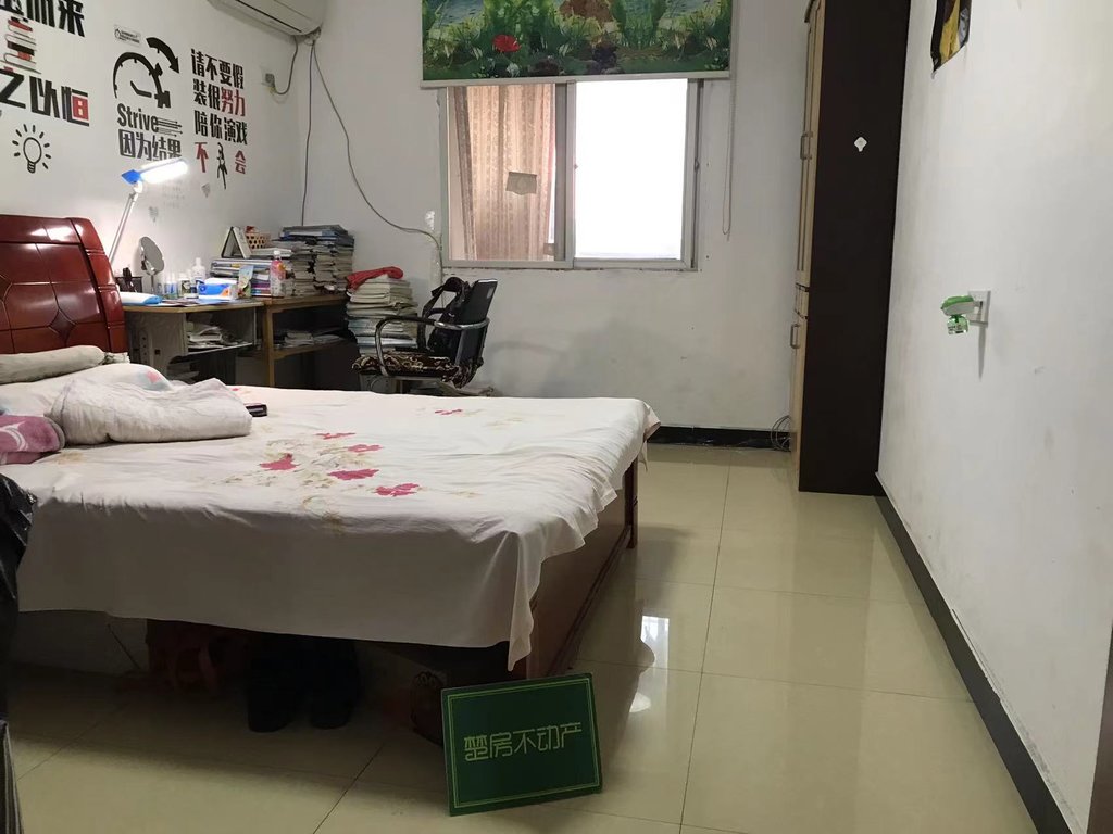 荆洪花园富迪三友旁沔中附近大三房很好的楼层诚心出售