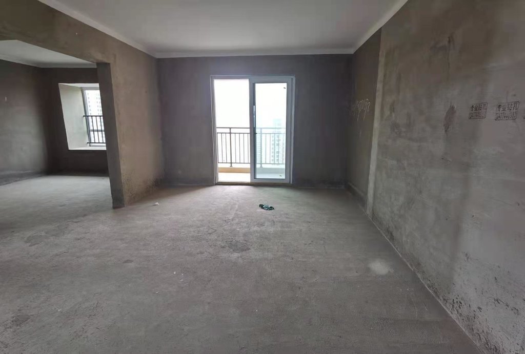 森林国际 毛坯四房 南北通透 视野看房方便户型好