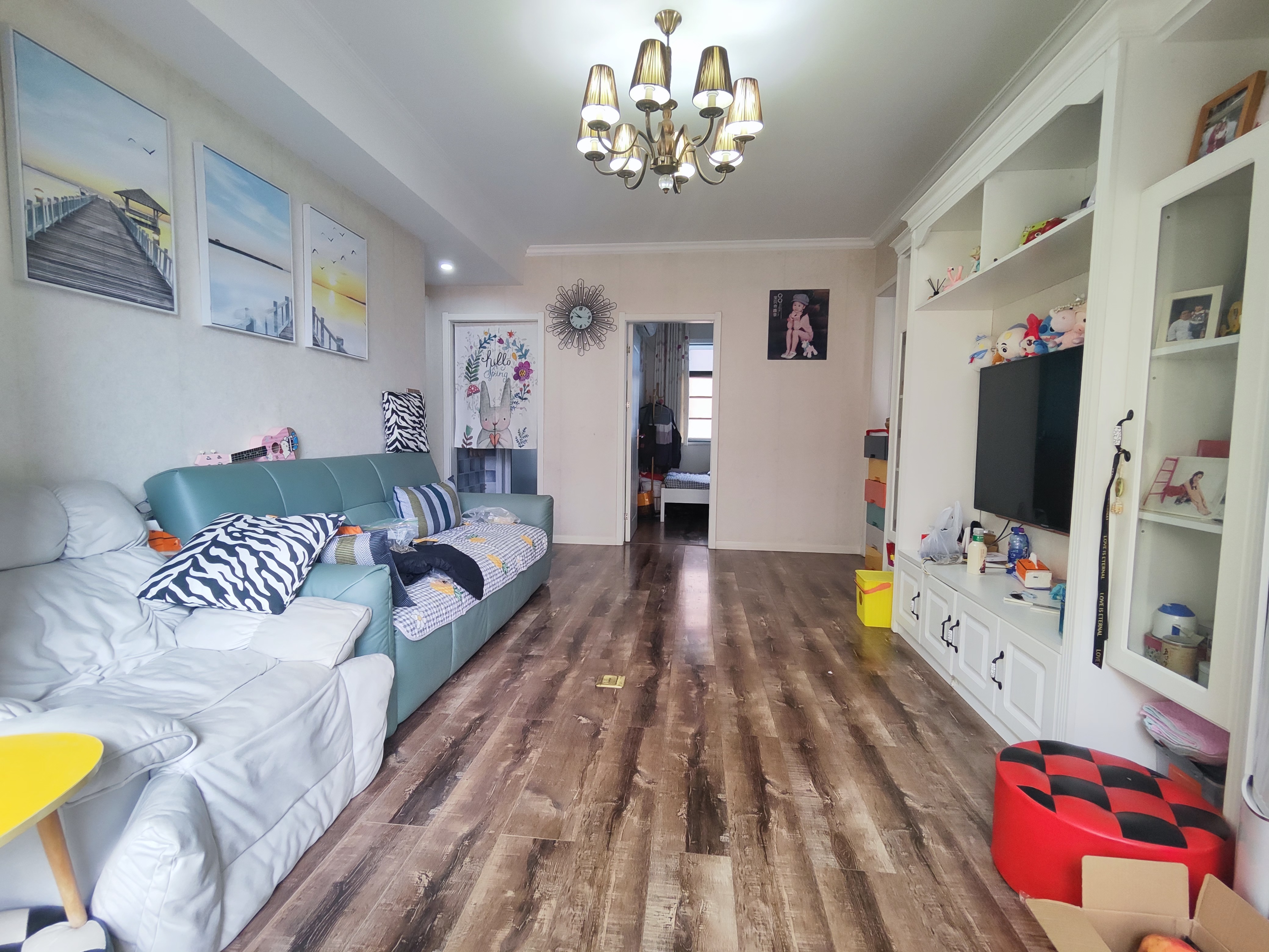 新街稀缺小三房 保养的很好  证在手 看房方便