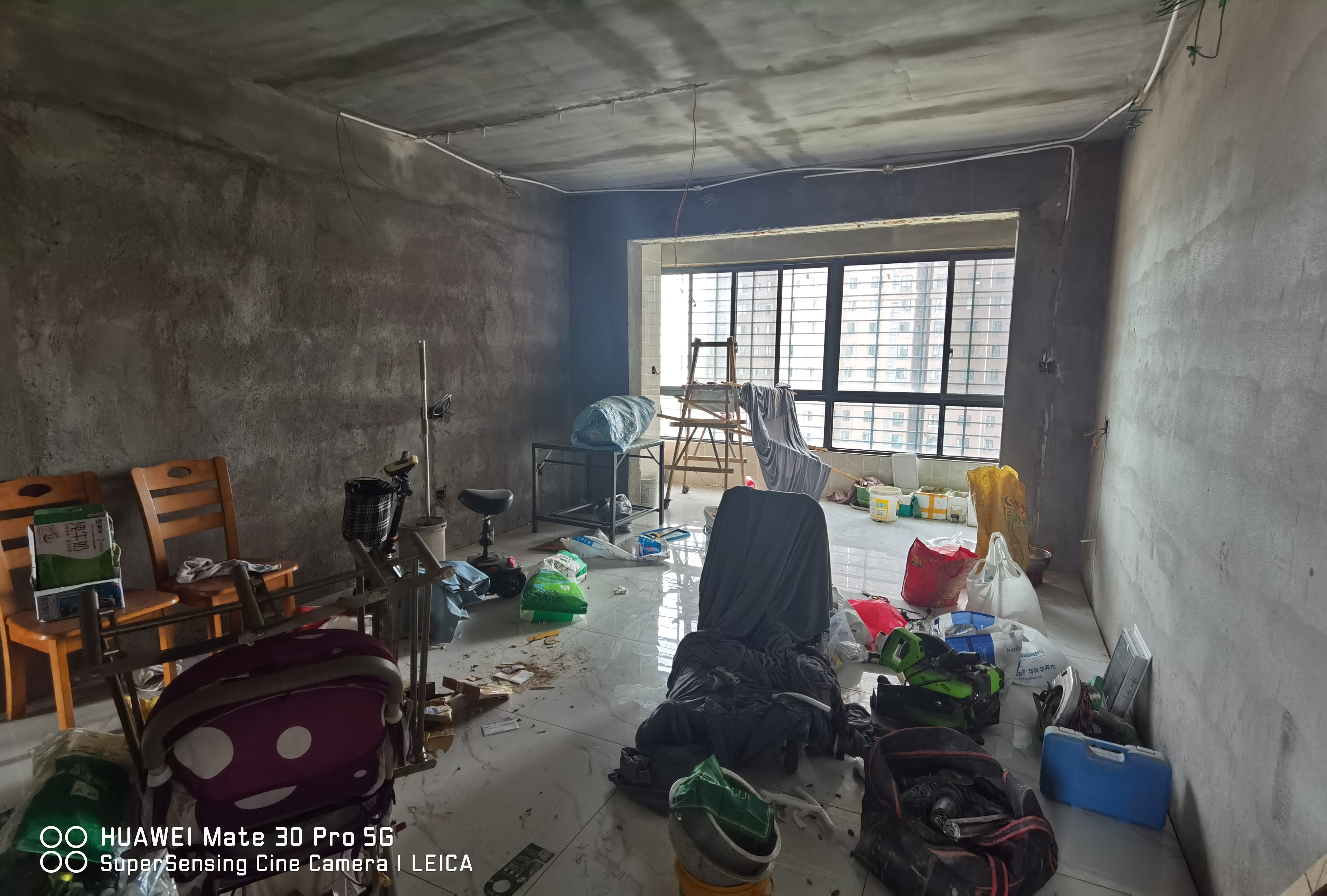 漫城林语 半装修 中间楼层 看房方便 小区环境不错 出门就是伊众 来电咨询吧