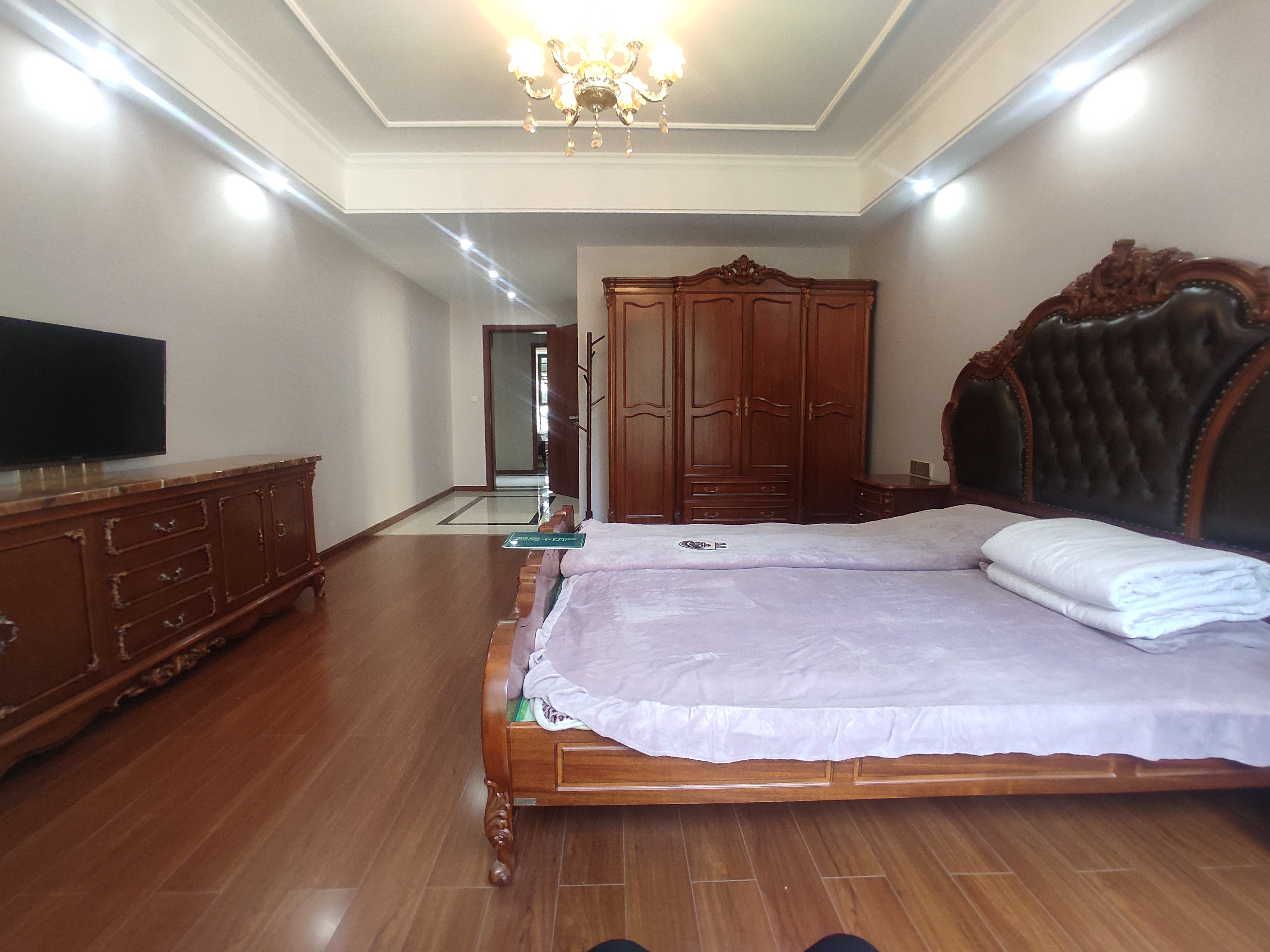 新城一号电梯洋房一梯一户装修好大平层环境优美南北通透证件满二